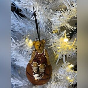 Boyds Bears "Sam Dunk" Hoopster" resin basketball ornament Retired Collector